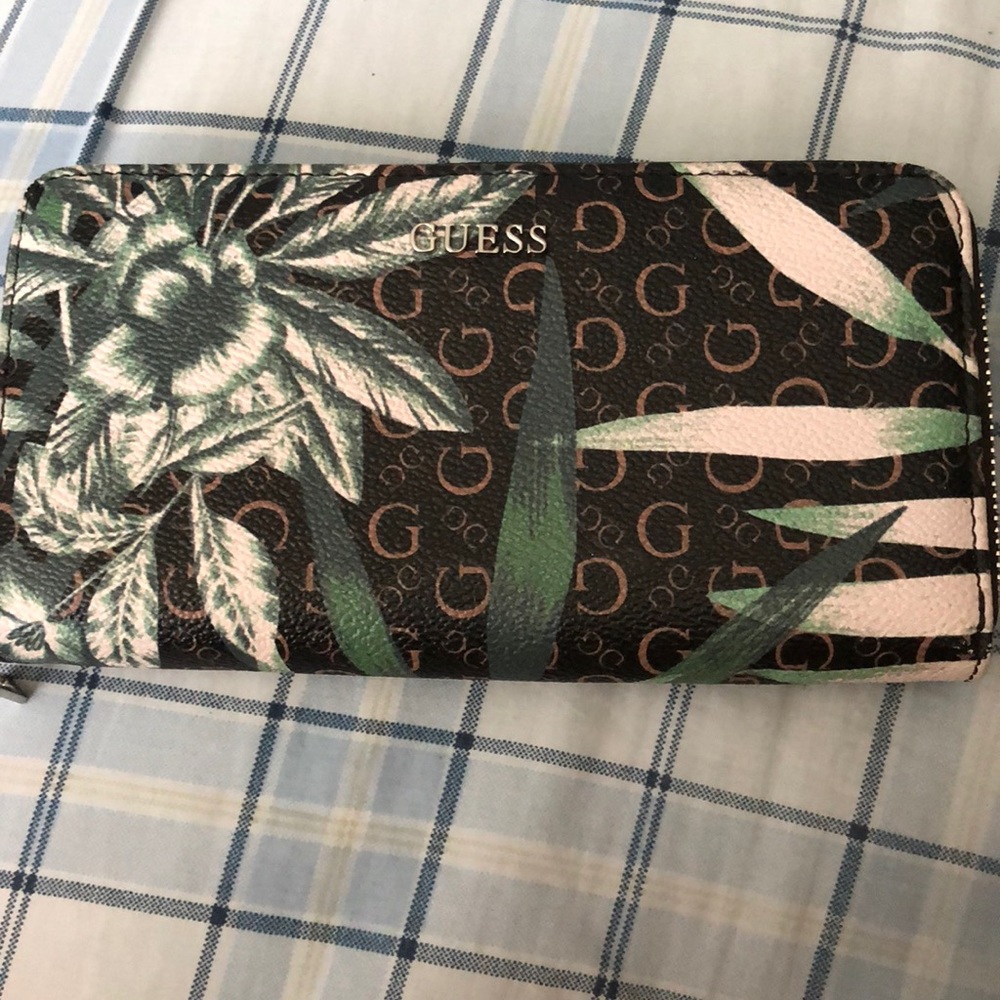 Guess wallet